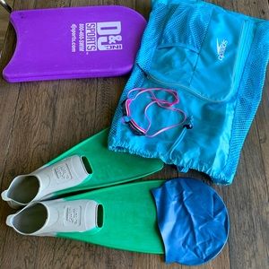 Lot of speedo bag, Speedo women’s goggles, swim cap, kicking board and flippers